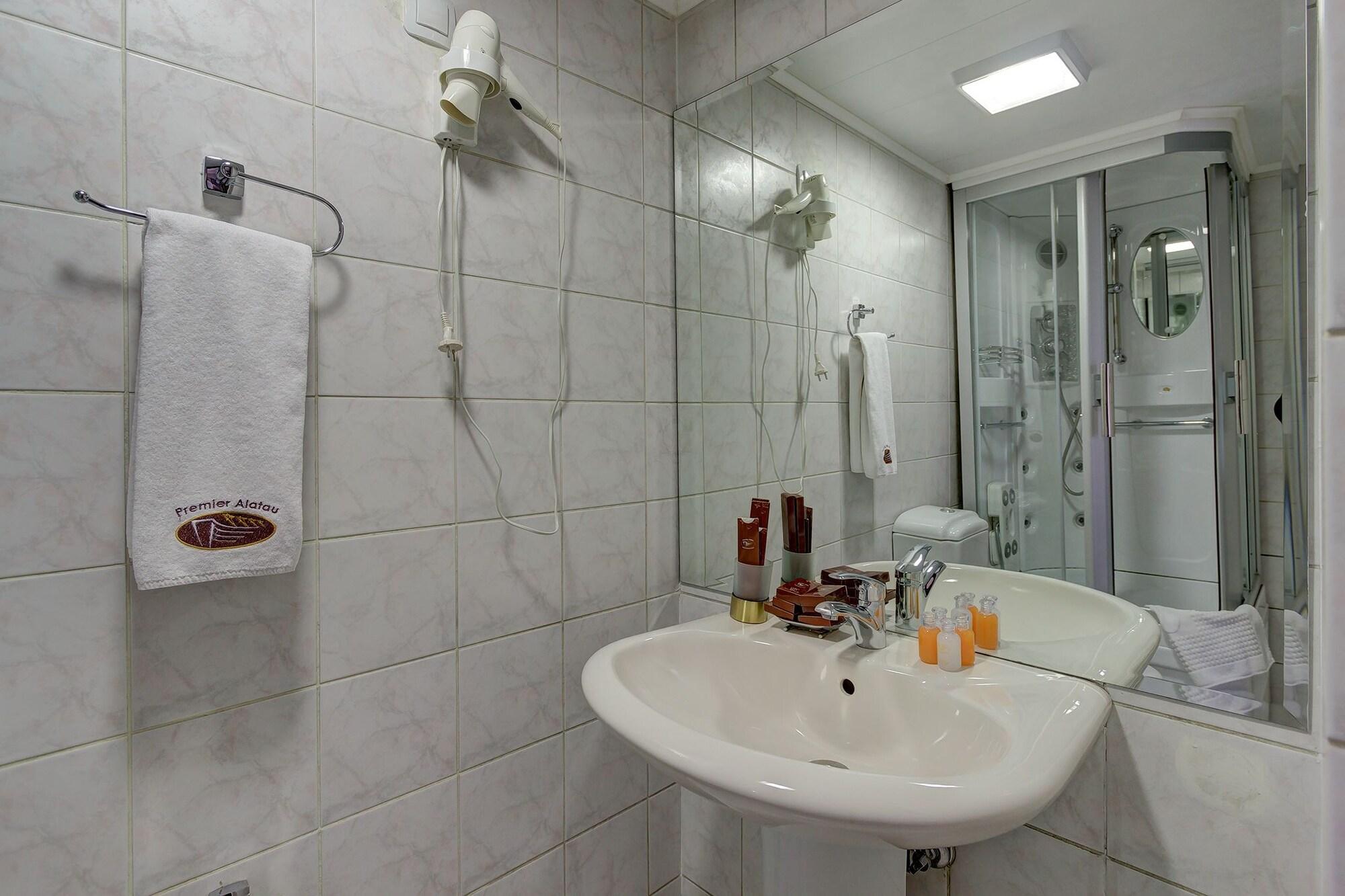 Premier Alatau Hotel Almaty Ngoại thất bức ảnh